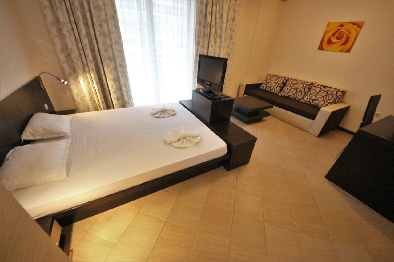 Menada Tarsis Apartments Sunny Beach Oda fotoğraf